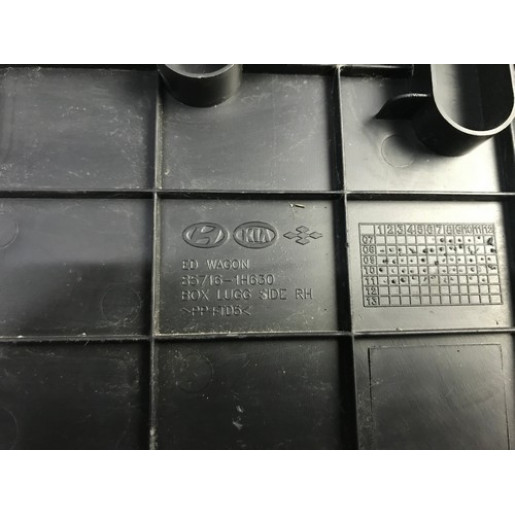 Органайзер багажника правый Kia Ceed Wagon 2006-2012 857161H630